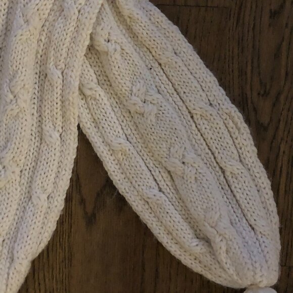 2 for $10 🎁 Gap Off White Cable Knit Scarf w/Tassels - Picture 3 of 4
